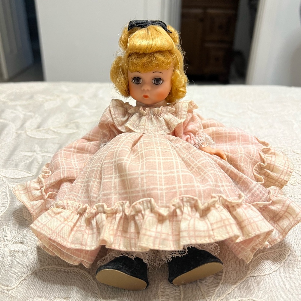Vintage 8” Madame Alexander doll Amy